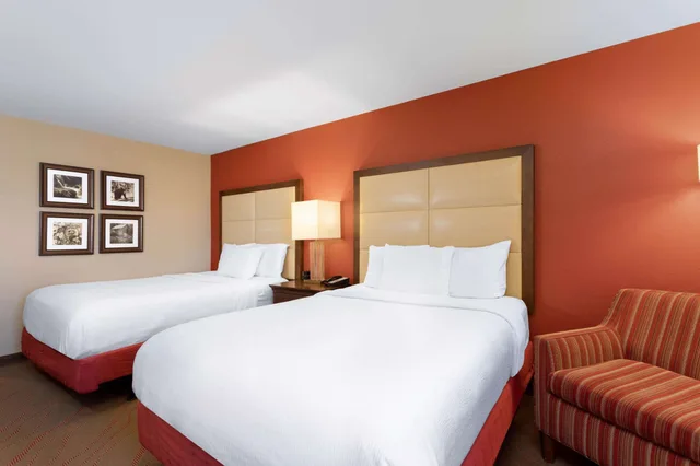 Room, 2 Queen Beds, Accessible, La Quinta Inn Suites Pigeon Forge 6/10