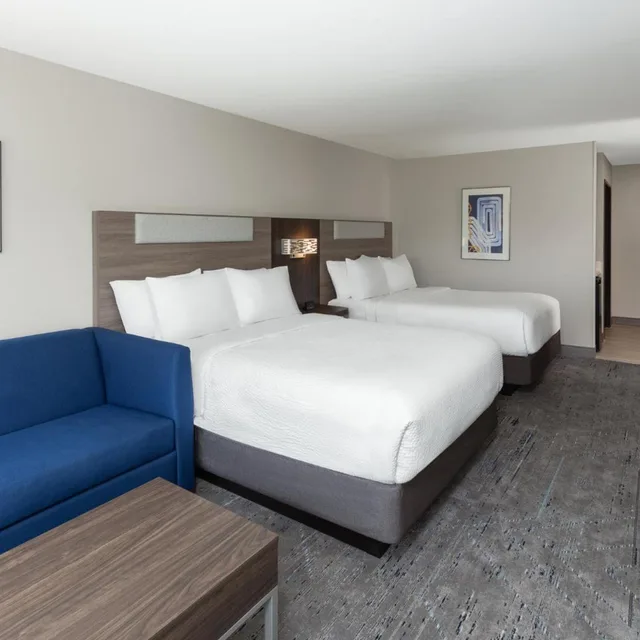 جناح بسريرين كوين مع أريكة، Holiday Inn Express & Suites Reedsburg - Dells Area 2/3