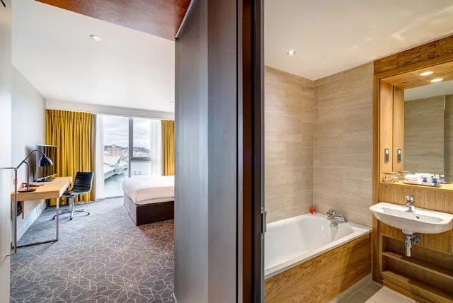 City, Twin Beds، Apex City Quay Hotel And Spa 4/4