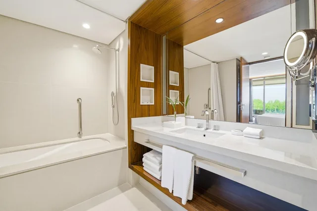 Classic, Suite, King Bed, Lagoon View, Club Lounge Access، Hilton Barra Rio De Janeiro 6/8