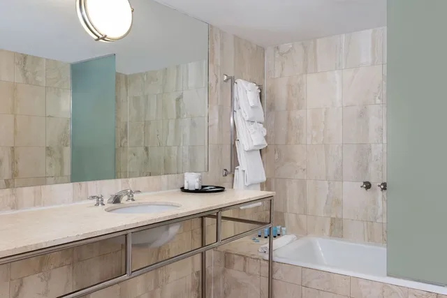 استوديو بسرير كينج، The Astor by LuxUrban 3/4