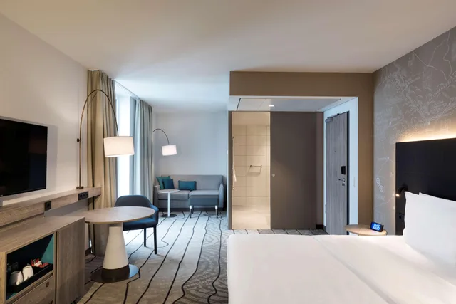 Room, King Bed, Large, Hyatt Place Frankfurt Airport 2/6