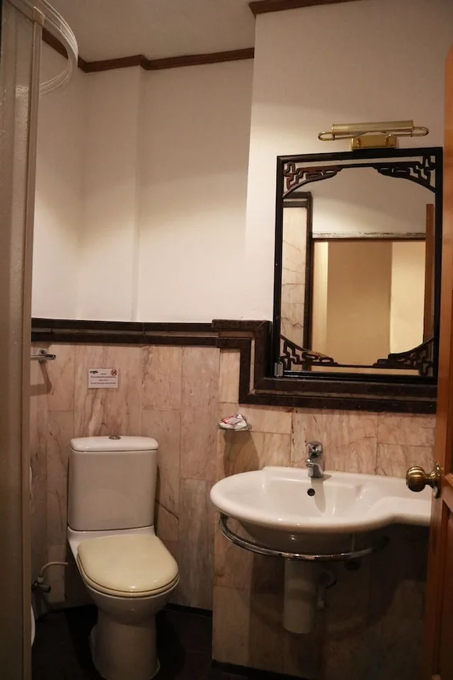 غرفة قياسية بسرير كوين، Max Hotel 10/19