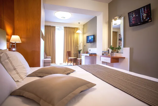 غرفة سوبيريور بسرير كوين بإطلالة على الحديقة، Anthemus Sea Beach Hotel And Spa 4/9