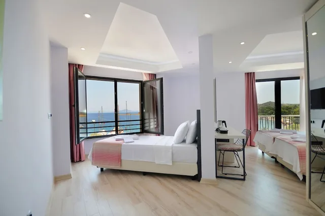 غرفة ثلاثية بإطلالة على البحر، Datca Sapphire Hotel 1/6