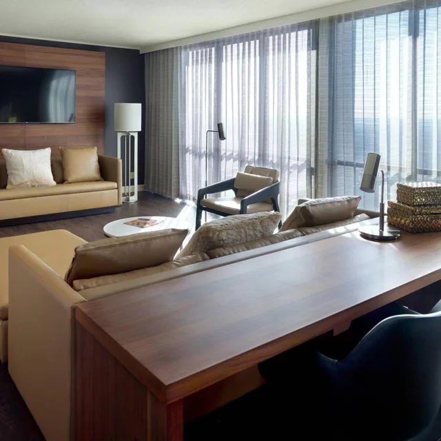 جناح تنفيذي بسرير كينج مع أريكة مع دخول الصالة، Atlanta Marriott Marquis 4/5
