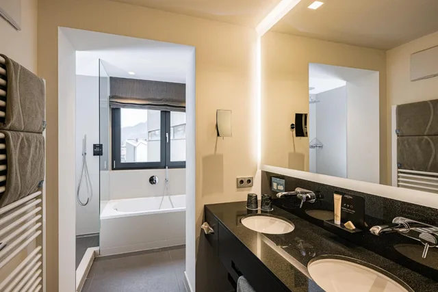 جناح بشرفة، Lindenhof Pure Luxury & Spa DolceVita Resort 4/6
