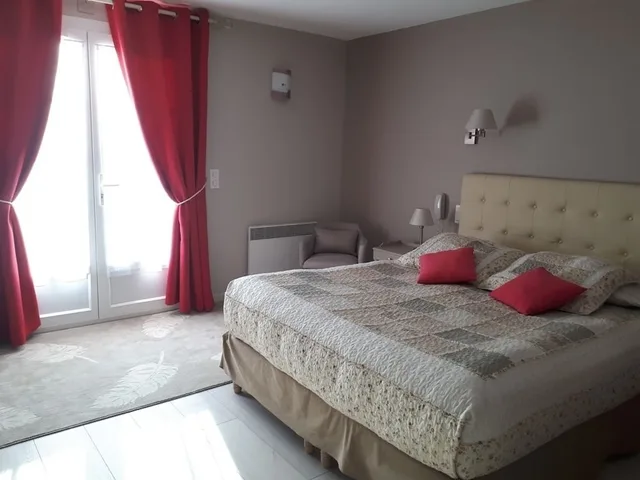 غرفة سوبيريور ثلاثية بسرير كوين وسرير فردي، HOTEL DES GRANGES 4/10