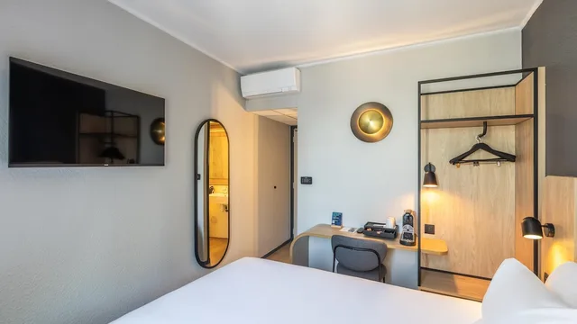 غرفة سوبيريور بسرير كينج، CAMPANILE PARIS OUEST - PTE DE CHAMPERRET LEVALLOI 5/10