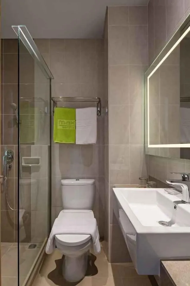Happiness, King Bed, Queen Bed, Balcony, Smoking، MaxOneHotels at Kota Harapan Indah Bekasi 2/2