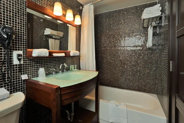 غرفة بسرير كوين بغرفتي نوم، The Garden Hotel and Resort 8/9