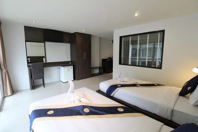 Sunset, Twin Beds، Oceanview Treasure Hotel & Residence 2/6