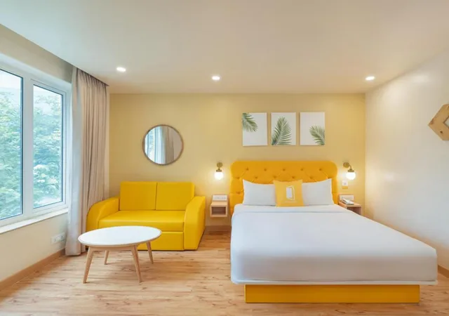 غرفة قياسية بسرير كينج، Bloom Hotel Dlf Road Gachibowli 1/2
