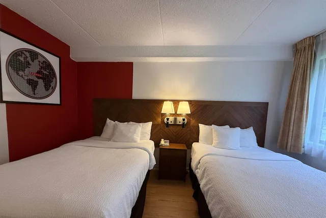 غرفة بسريرين مزدوجين، Ramada by Wyndham Arnprior 1/4