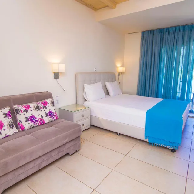 غرفة رباعية، Grand Theoni Hotel Suites And Spa 2/3