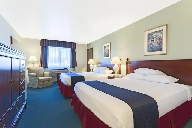 Suite, 4 Double Beds, Super 8 Montpelier 1/7