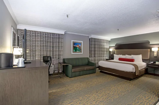 Suite, Best Western at O Hare 1/3