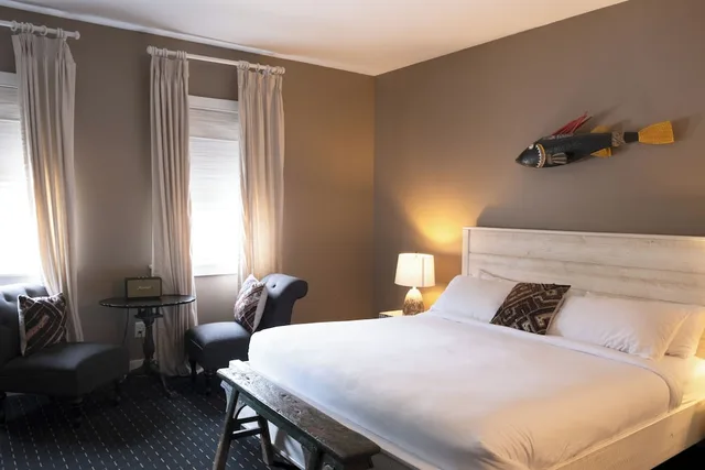 Comfort, Single, King Bed, Shelter Harbor Inn 1/8