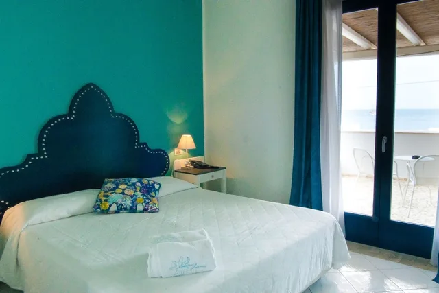 غرفة كلاسيكية بسريرين منفصلين بإطلالة جزئية على البحر، Hotel Cutimare 2/4