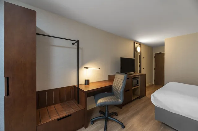 غرفة بسريرين كوين يُسمح فيها بالحيوانات الأليفة في الطابق الأرضي، Comfort Inn Cambridge - Highway 401 6/8