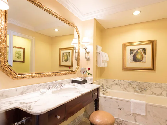 غرفة بسريرين منفصلين بإطلالة على الجبل، InterContinental Table Bay Cape Town by IHG 4/4