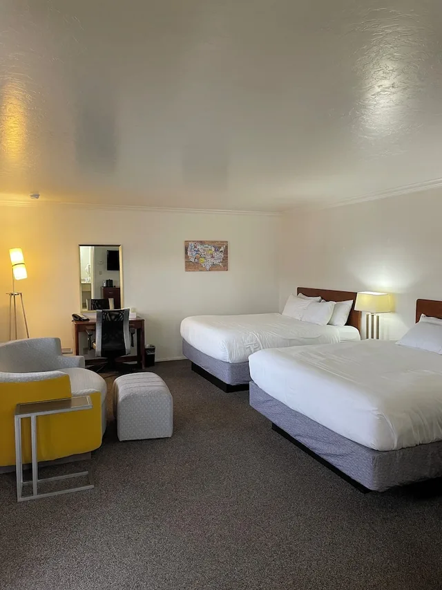غرفة بسريرين كوين لذوي الإعاقة، Econo Lodge Inn & Suites Vernal near Dinosaur Monument 2/3