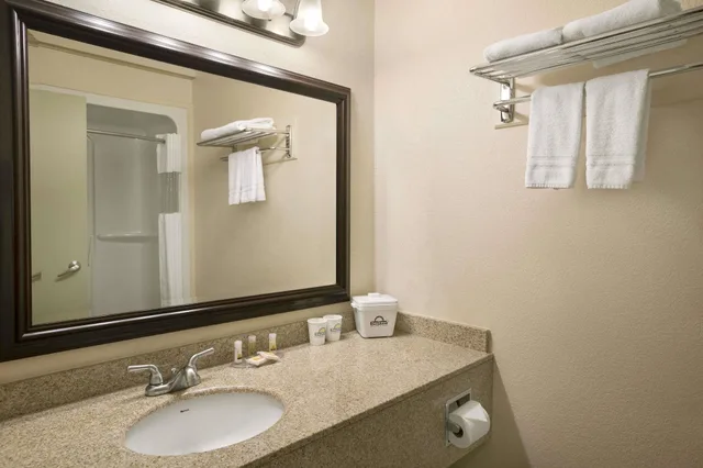 Standard, 2 Queen Beds, Days Inn By Wyndham High Level 8/8