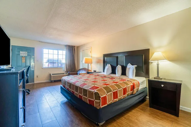 غرفة بسرير كينج، Executive Inn Port Lavaca by OYO 1/5