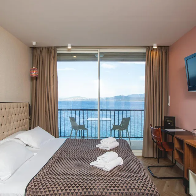 Privilege, Sea View, Terrace, La Pietra Hotel Restaurant 6/10