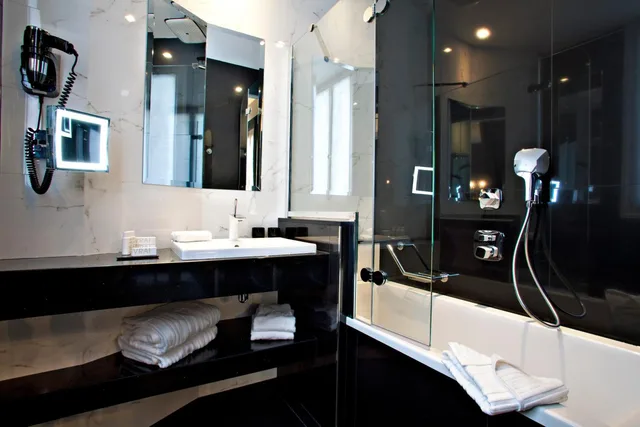 غرفة ديلوكس بسرير كينج، Maison Albar Hotel Paris Champs Elysees 3/5