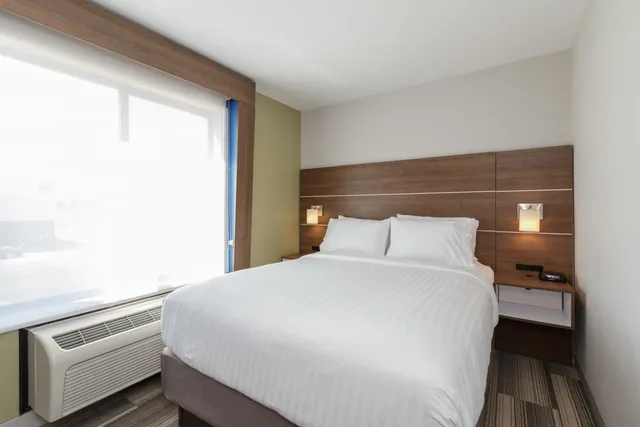 جناح تنفيذي، Holiday Inn Express Hotel & Suites South Bend 3/8
