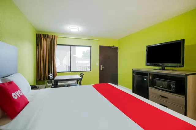 غرفة بسرير كينج لغير المدخنين، OYO Hotel Houston N Fm-1960 Champions TX 2/10