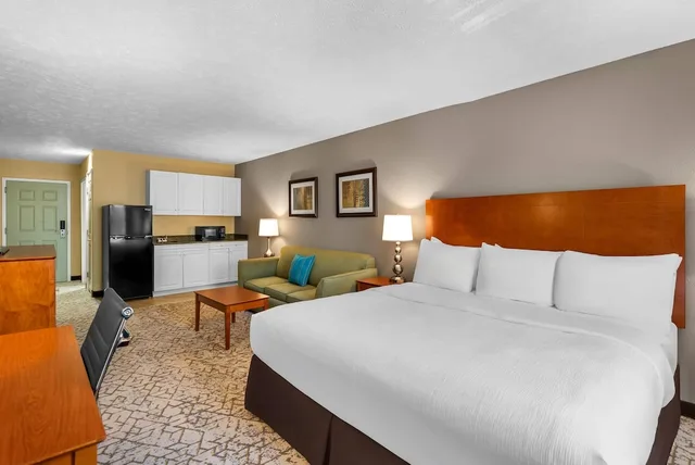 غرفة قياسية بسرير كينج، Quality Inn Kilmarnock VA 1/5