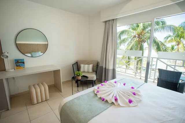 Deluxe, King Bed, Ocean View, Balcony, Playa Blanca Beach Resort - All Inclusive 3/4