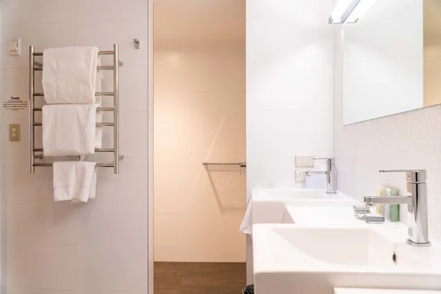 1 Bedroom, Premier, Suite, King Bed, Porters Boutique Hotel 4/5