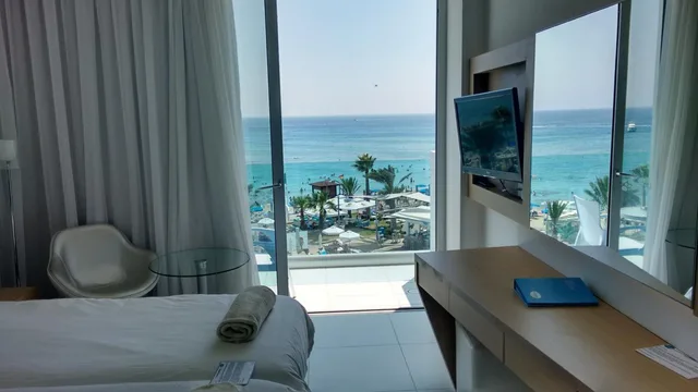 غرفة قياسية بسرير فردي بإطلالة على البحر، Vrissaki Beach Hotel 7/10