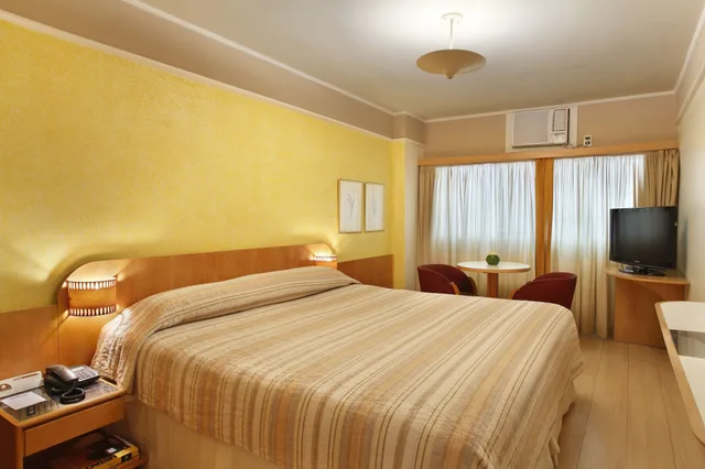 غرفة فاخرة بسرير كينج بحوض استحمام، Mirasol Copacabana Hotel 6/10