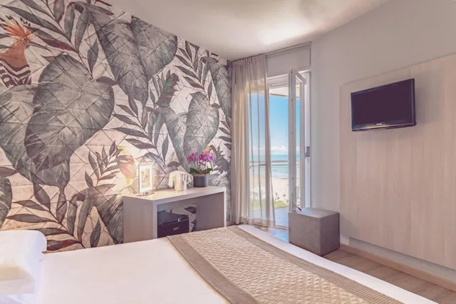 Deluxe, Double Bed, Side Sea View، Cesare Augustus 4/8
