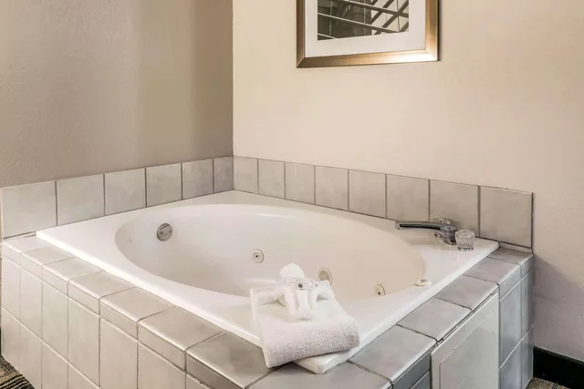 غرفة بسرير كينج، Suburban Studios Mason Hwy 42 10/10