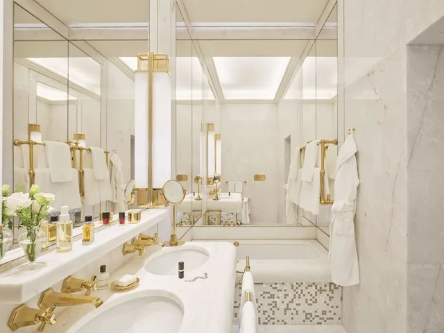 Prestige, King Bed, Balcony, Eden Rome 3/3