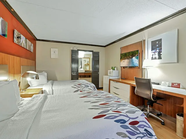 غرفة ديلوكس بسريرين مزدوجين، Red Roof Inn Uhrichsville 3/4