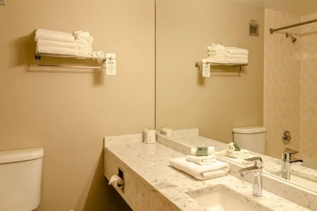 1 Bedroom, House, Queen Bed, Sofa، Nancy Greene's Cahilty Lodge 6/9