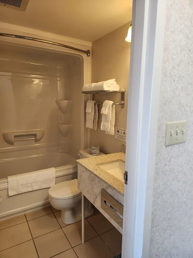 غرفة سوبيريور بسريرين كوين، Travelodge by Wyndham Amherst 5/5