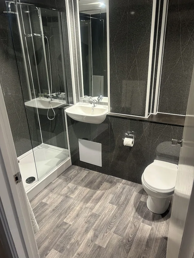 Standard, Double Bed, Britannia Hotel Birmingham - New Street Station 10/10