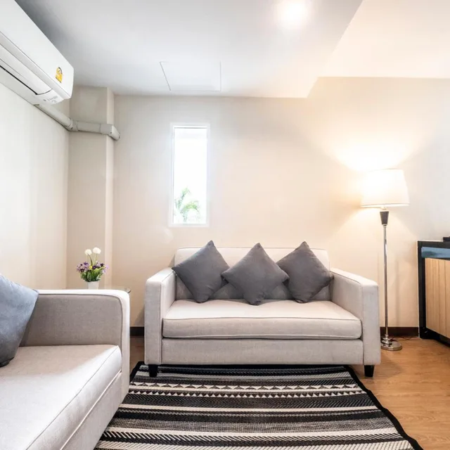 جناح بسرير كينج بشرفة، Sinsuvarn Airport Suite 4/9