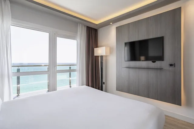Premium, Twin Beds, Sea View, Melia Alicante 3/10