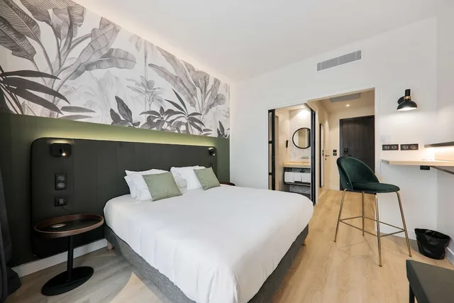 غرفة قياسية بسرير مزدوج وسريرين منفصلين، Campanile Smart Lyon Est Bron 2/8
