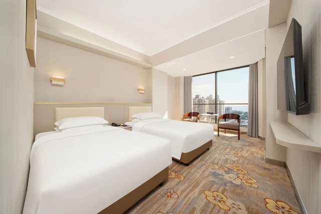 غرفة كومفورت بسريرين منفصلين، Guangdong Hotel Zhuhai Ex Guangdong Regency 2/3