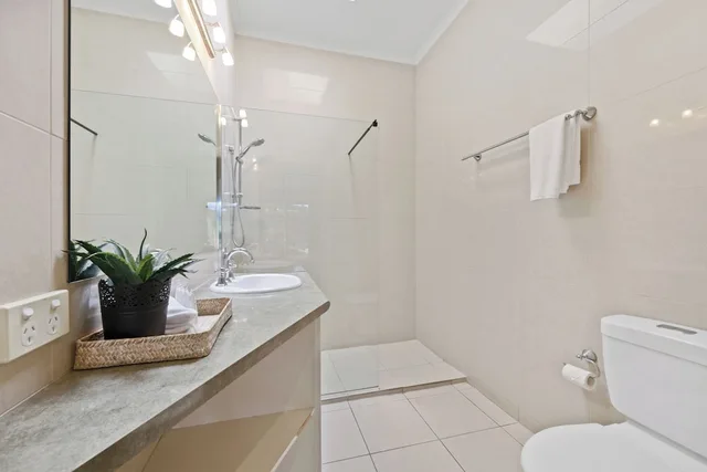 3 Bedrooms, Penthouse, 3 Queen Beds, Ocean View, Sea Foam Villas 4/7