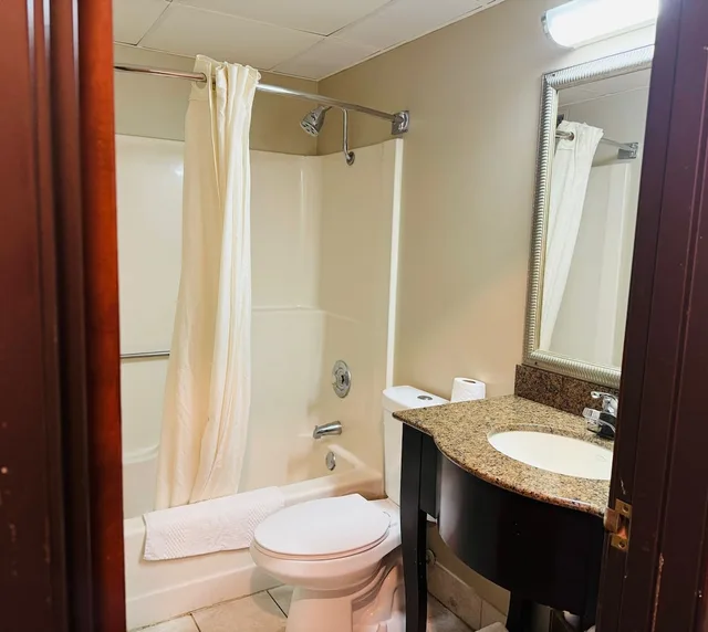 جناح بسريرين كوين مع أريكة للمدخنين، Red Lion Inn & Suites Olathe Kansas City 7/9